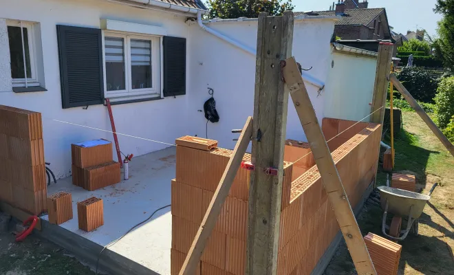Chantier en cours : extension d'une maison semi-mitoyenne à Marcq-en-Baroeul, Seclin, FACO-RENO